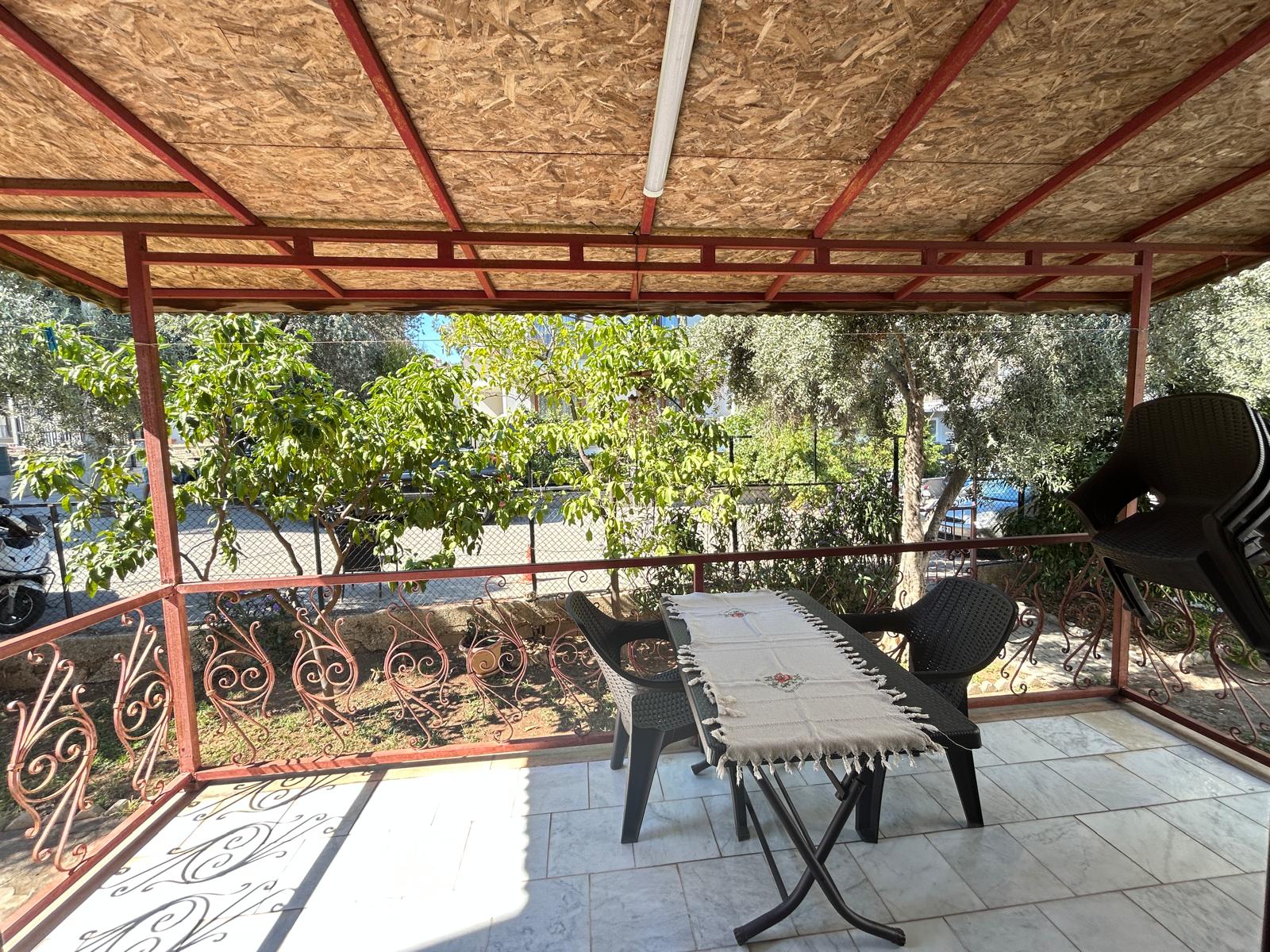 MARMARİS ARMUTALANDA KÖŞE KONUM BAHÇELİ SATILIK 3+1 TRİBLEKS VİLLA